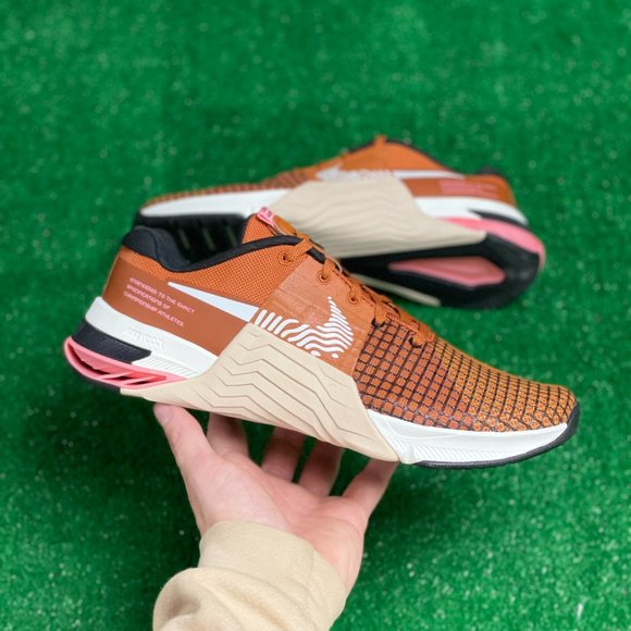 Nike Metcon 8 Low Womens Training Shoes Brown White DO9327-200 NEW Size 10 - Picture 1 of 10